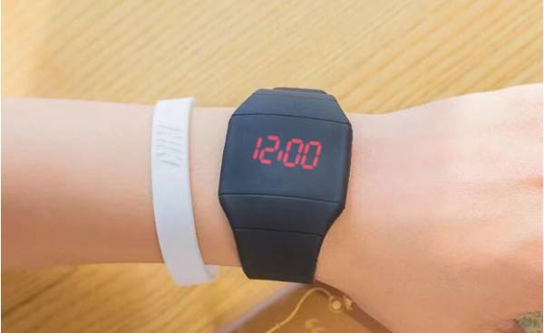 2024 New Cool Sports silicone electronic watch - Image 3